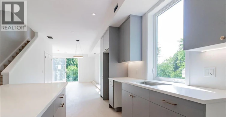8-114 Madison Avenue S, Kitchener, ON, N2G 3M6 - 4