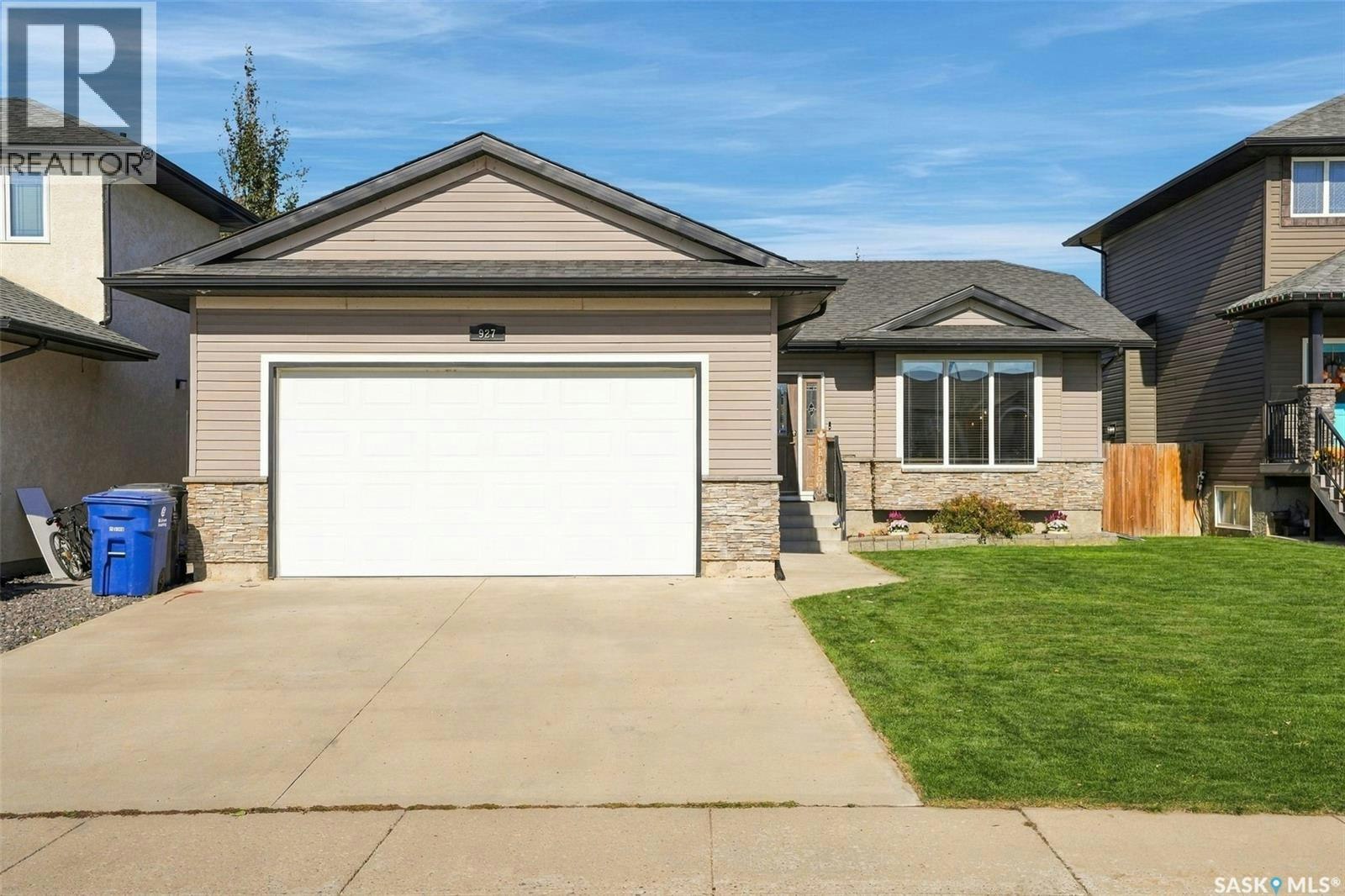 927 Coppermine Way, Martensville, SK, S0K 0A2