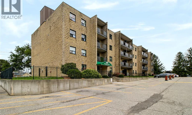 302-140 Park Avenue East
