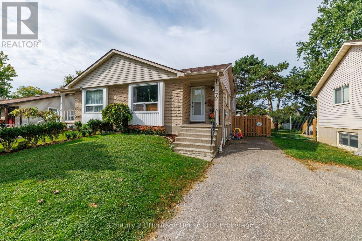 7 Mcnicholl Circle, St. Catharines, ON, L2N 7C5