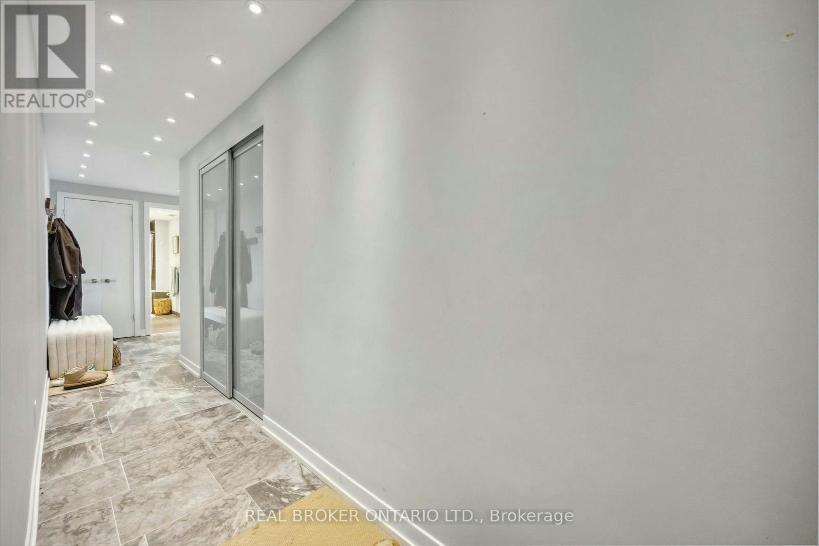 222-95 Bathurst Street, Toronto, ON, M5V 0H7 - 2