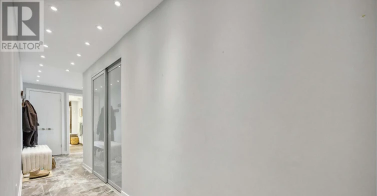 222-95 Bathurst Street, Toronto, ON, M5V 0H7 - 2