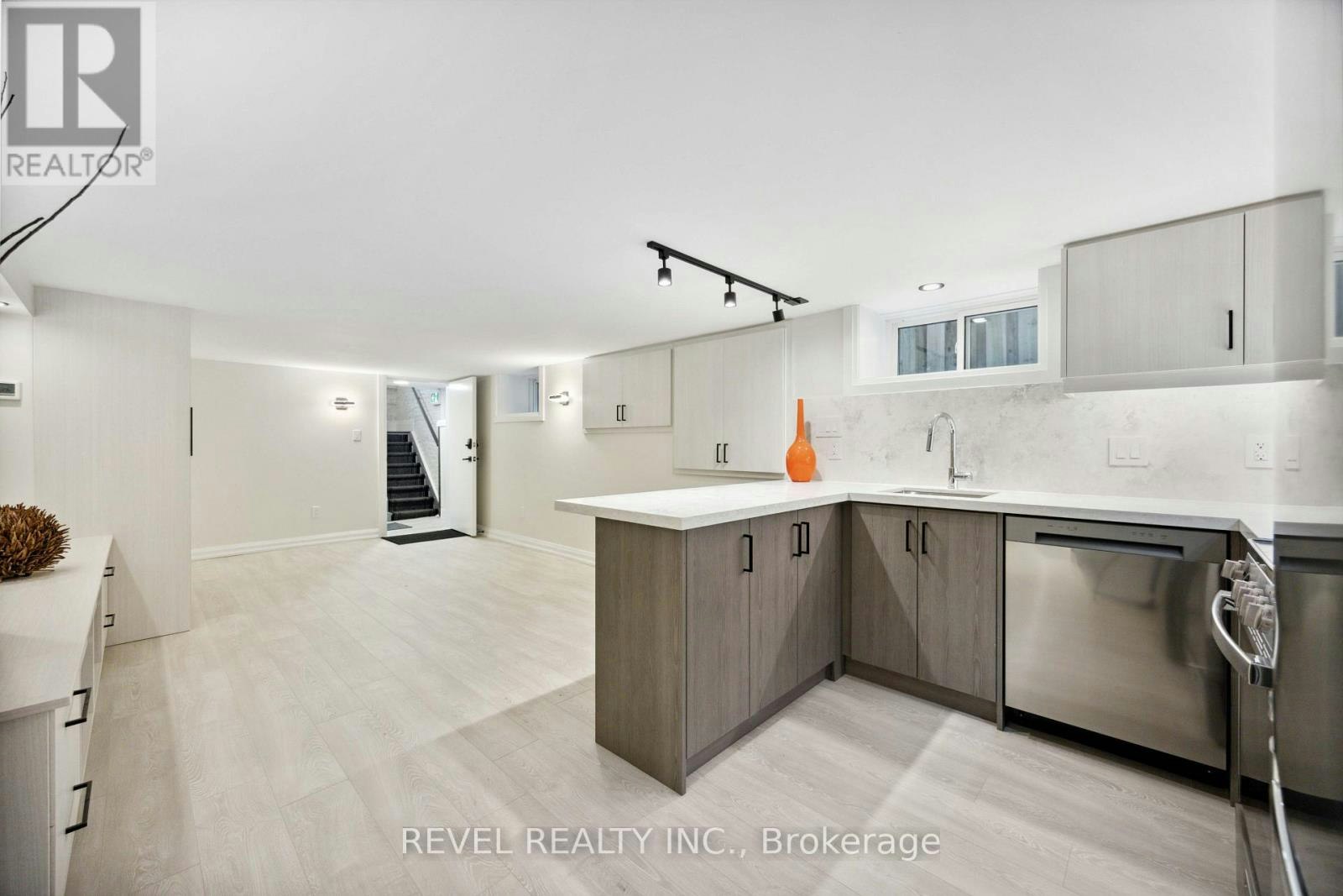 4-27 Glen Elm Avenue, Toronto, ON, M4T 1T9 - 4