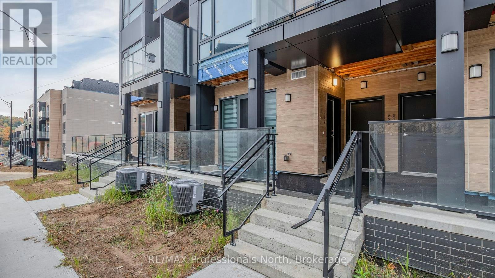 104-6 Suncrest Lane, Huntsville, ON, P1H 0K3 - 2