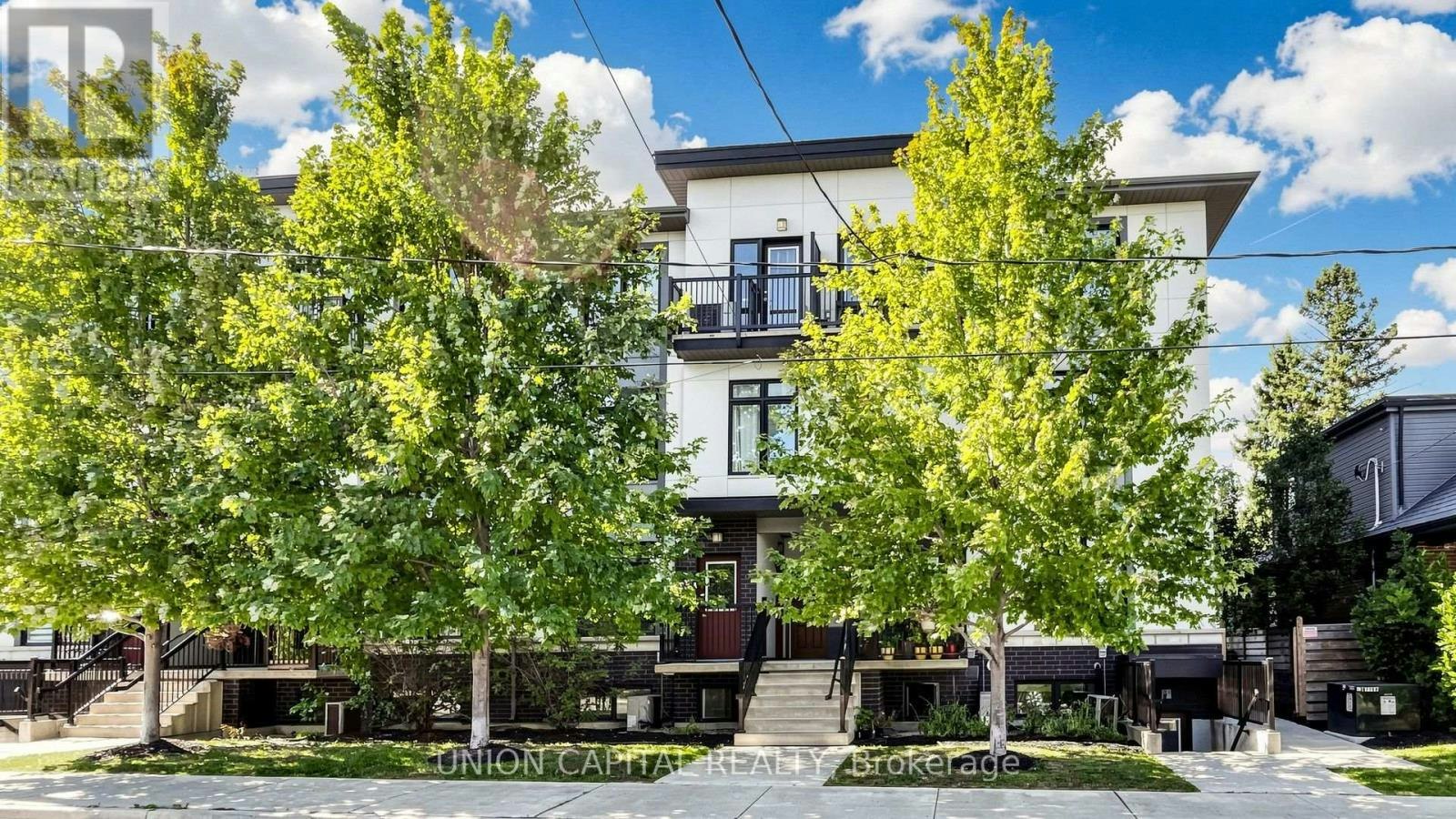 9-6 Bicknell Avenue, Toronto, ON, M6M 4G4