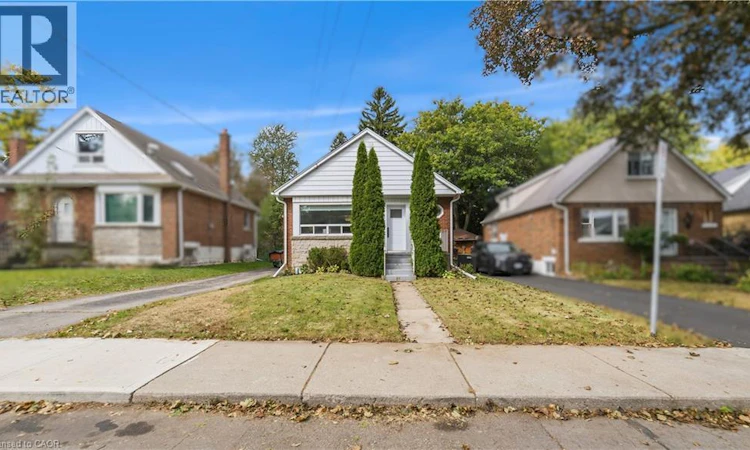 206 19th Street EAST