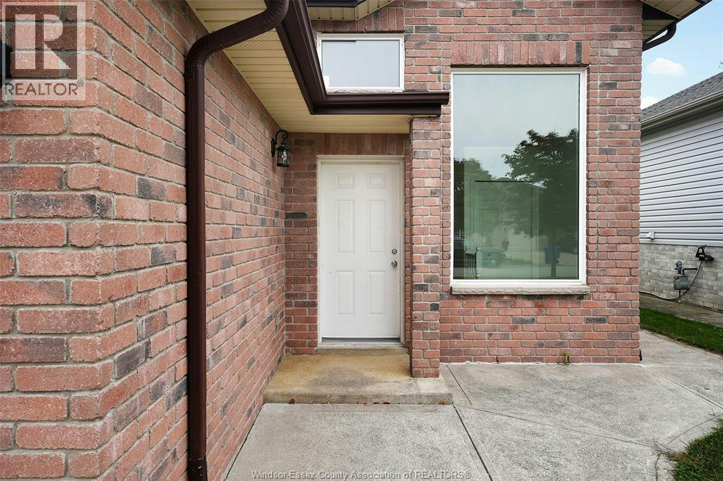 257 Dieppe Crescent, Kingsville, ON, N9Y 4E8 - 3