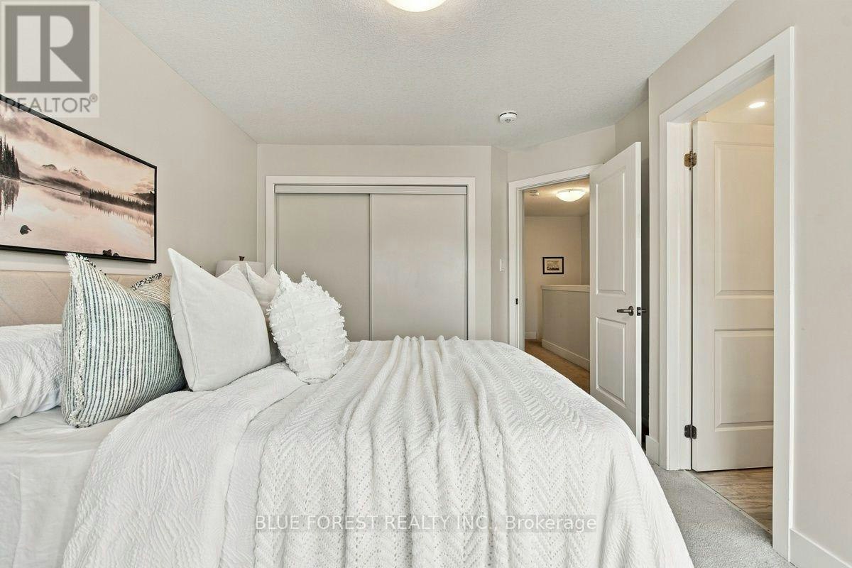 2112 Meadowgate Boulevard, London, ON, N6M 0H5 - 26
