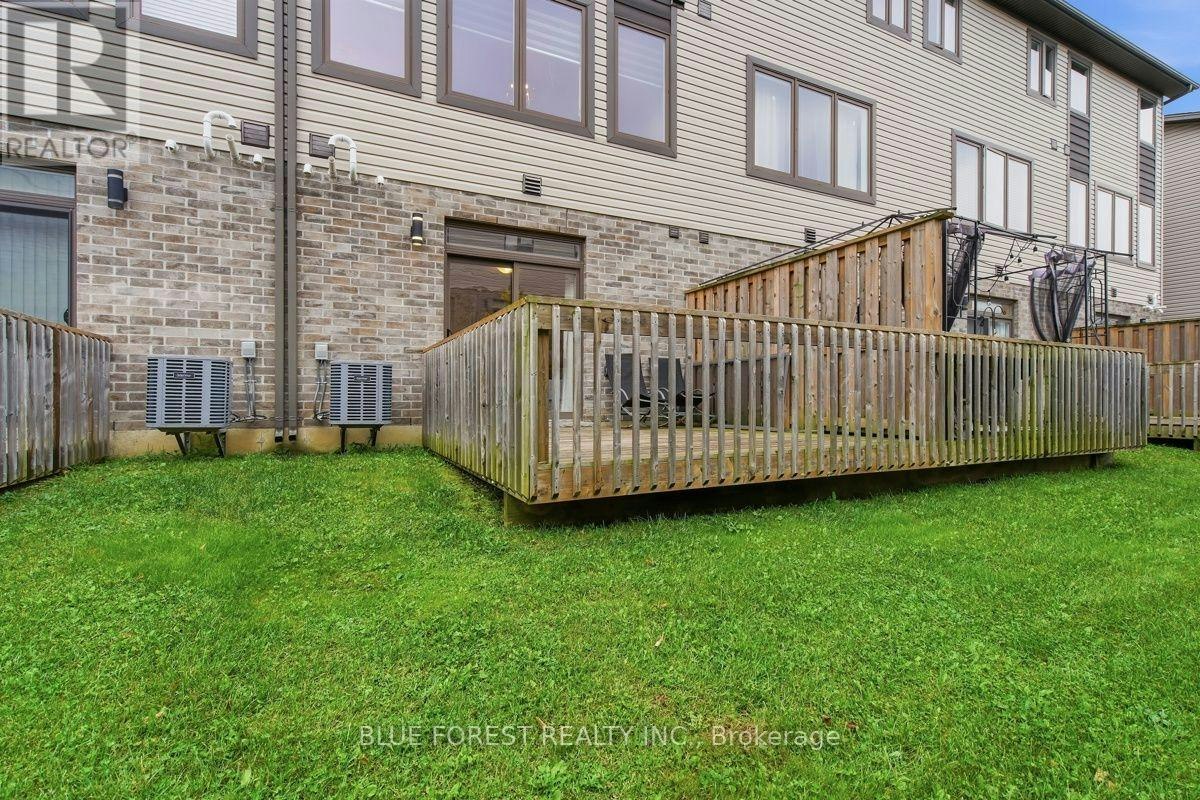 2112 Meadowgate Boulevard, London, ON, N6M 0H5 - 36