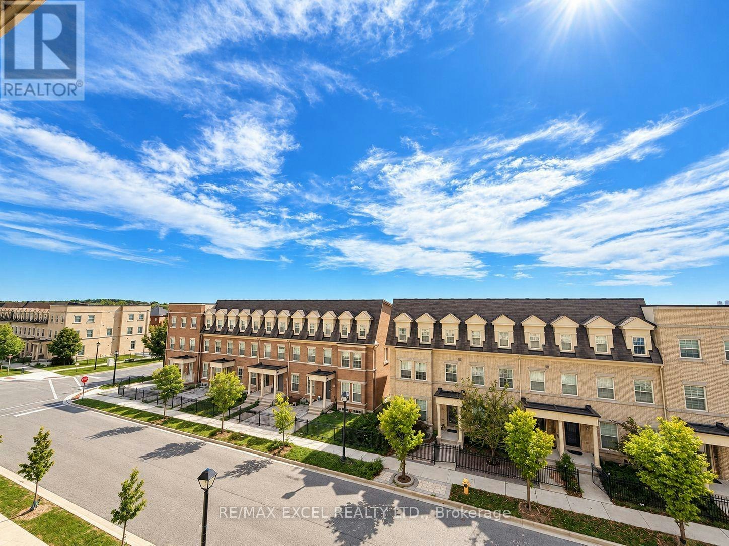 319-101 Cathedral High Street, Markham, ON, L6C 3L8 - 3