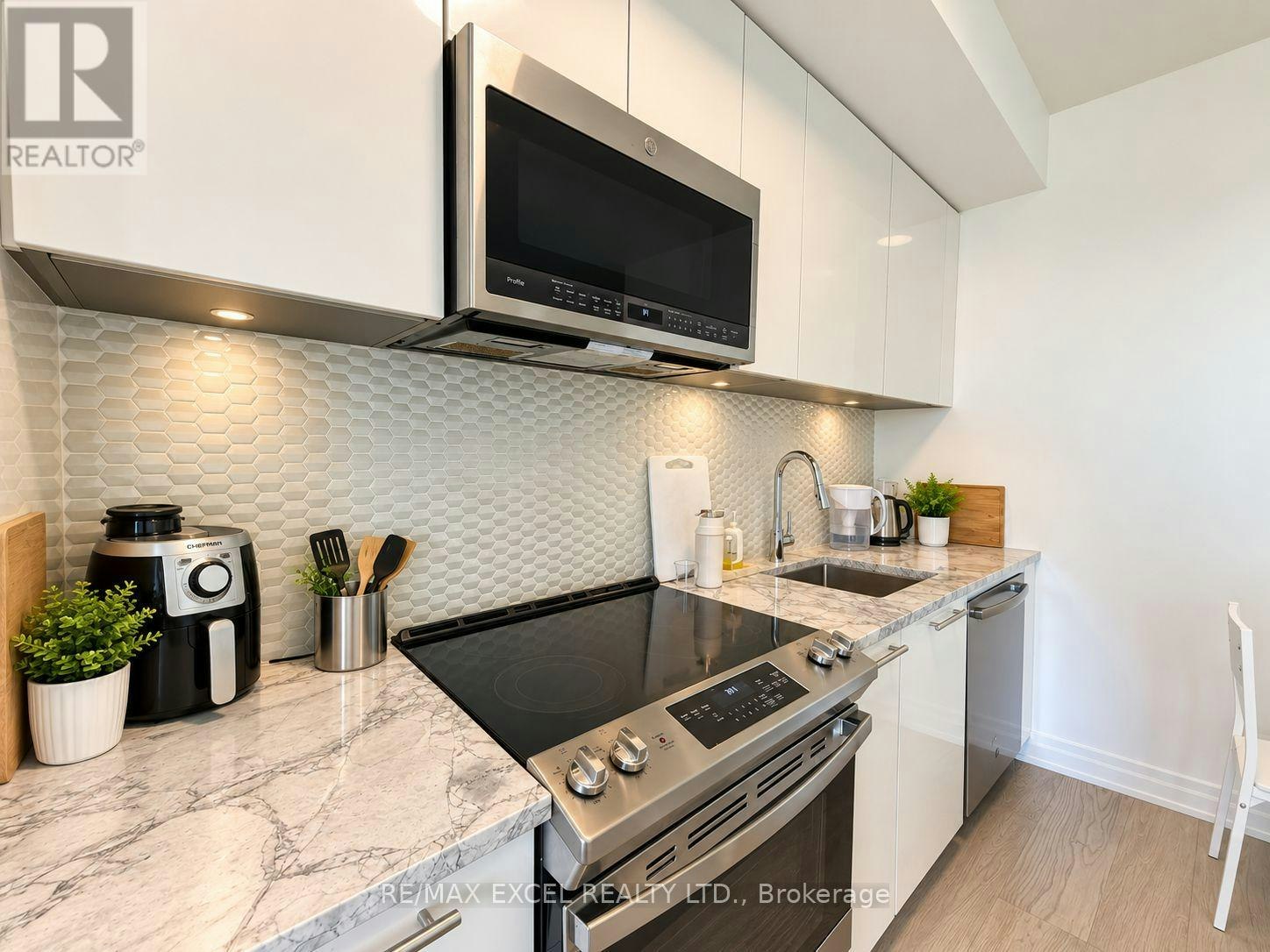 319-101 Cathedral High Street, Markham, ON, L6C 3L8 - 8