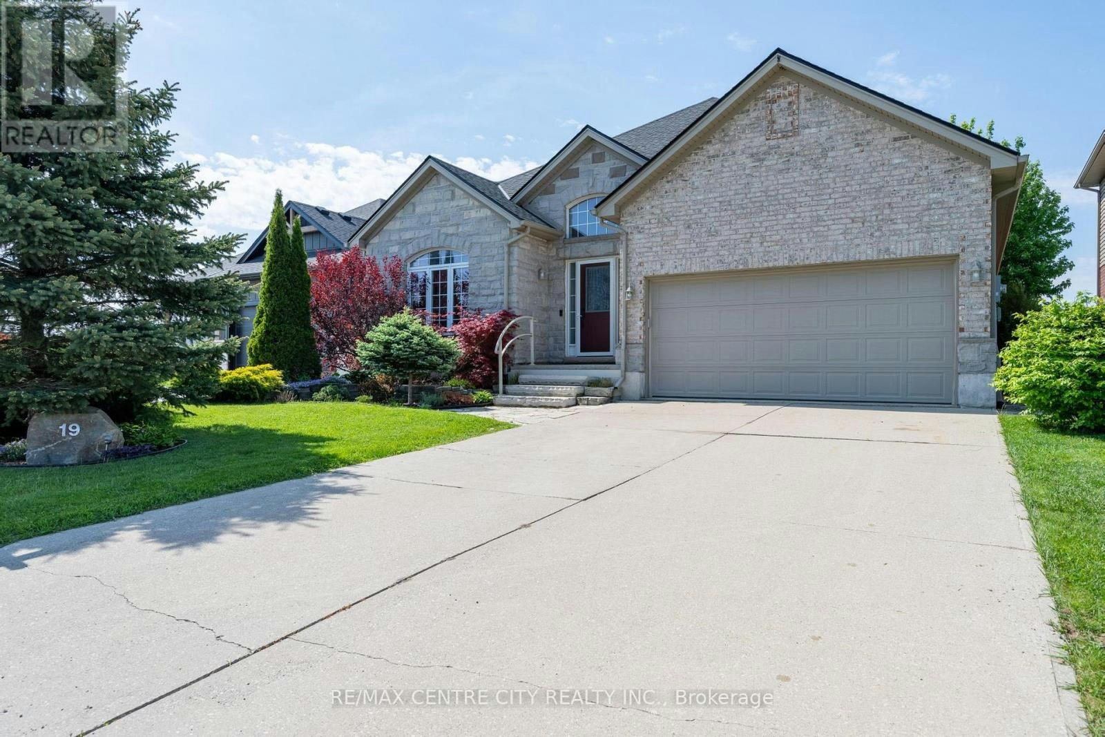 19 Hamilton Street, North Middlesex, ON, N0M 1A0