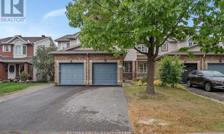 858 Como Crescent