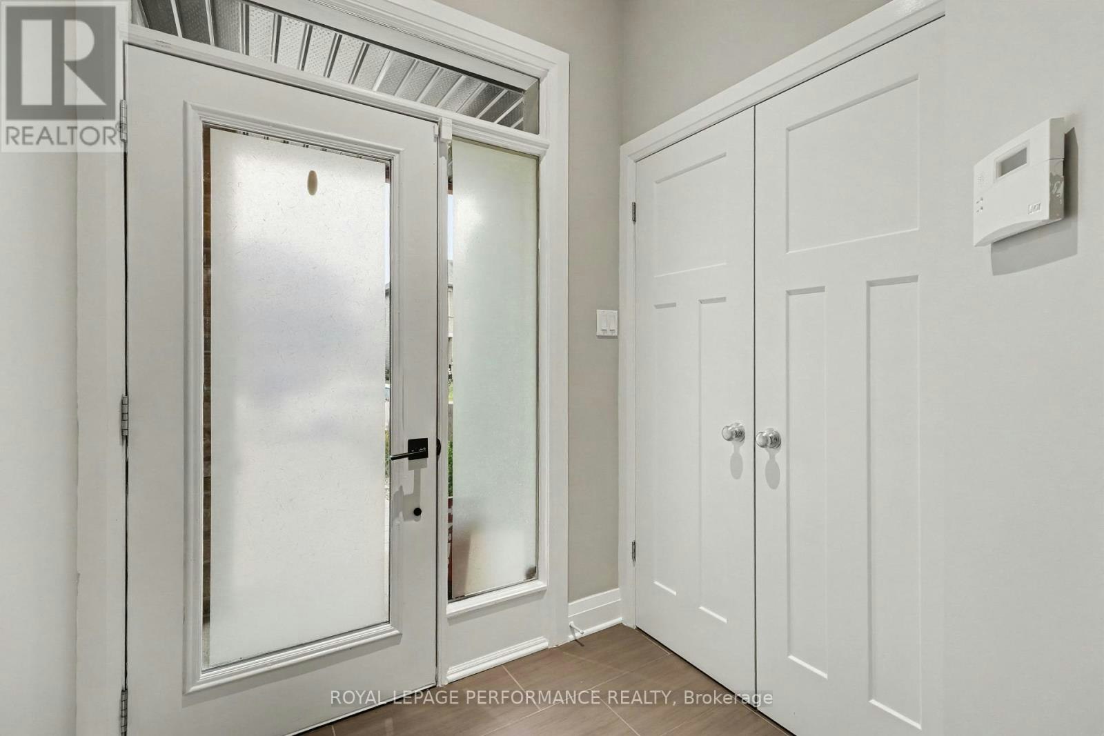 208 Butterfly Walk, Ottawa, ON, K1W 0G6 - 3