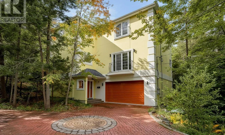 12 Falcon Place
