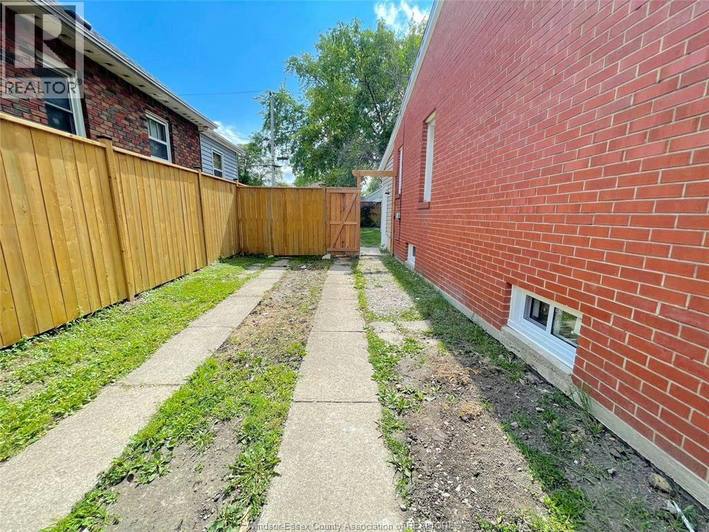 1741 Hickory Road, Windsor, ON, N8Y 3T4 - 2