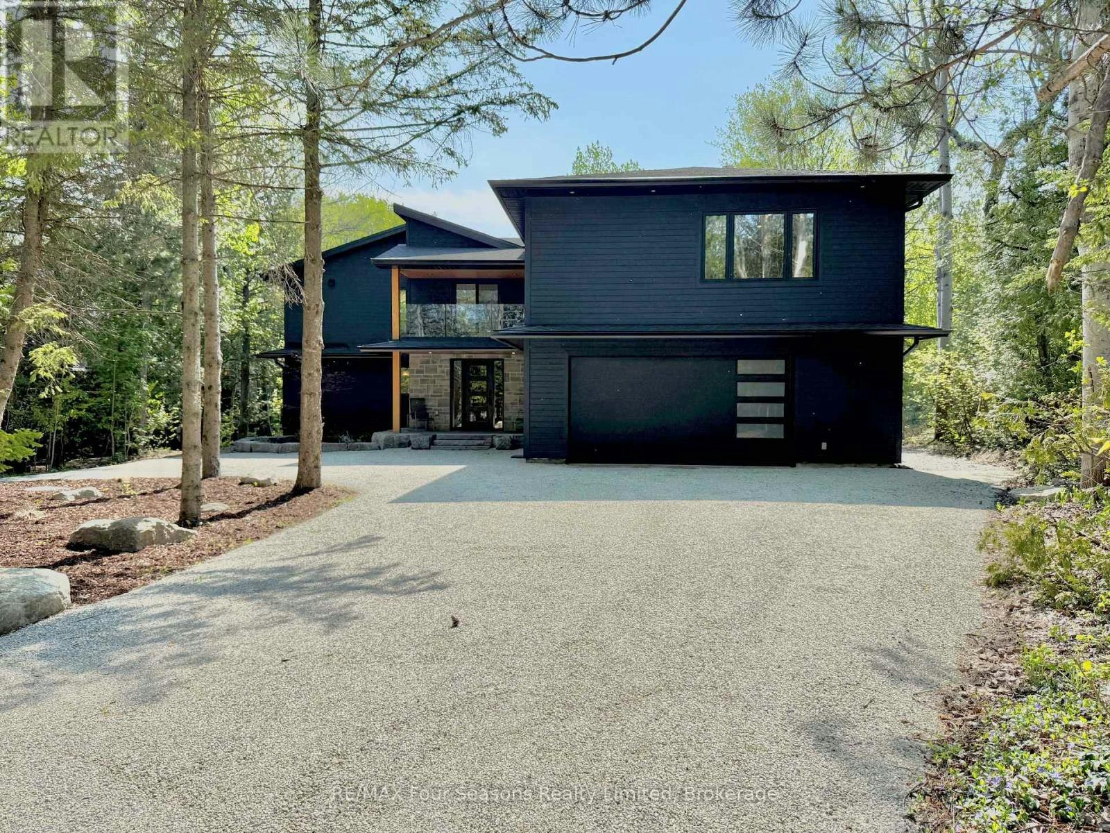 131 Chamonix Crescent, Blue Mountains, ON, L9Y 0S7