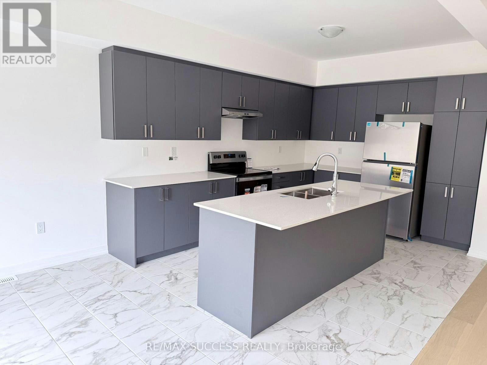 89 Flan Boulevard, Barrie, ON, L9J 1C6 - 2
