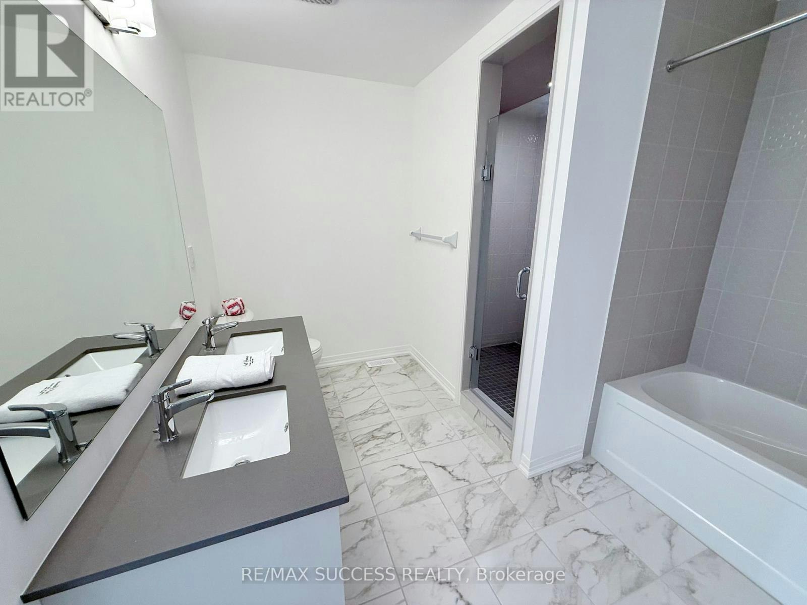 89 Flan Boulevard, Barrie, ON, L9J 0E1 5