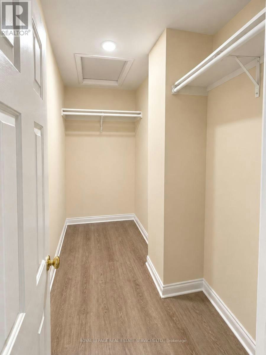 742 Winterton Way, Mississauga, ON, L5R 3L6 - 9