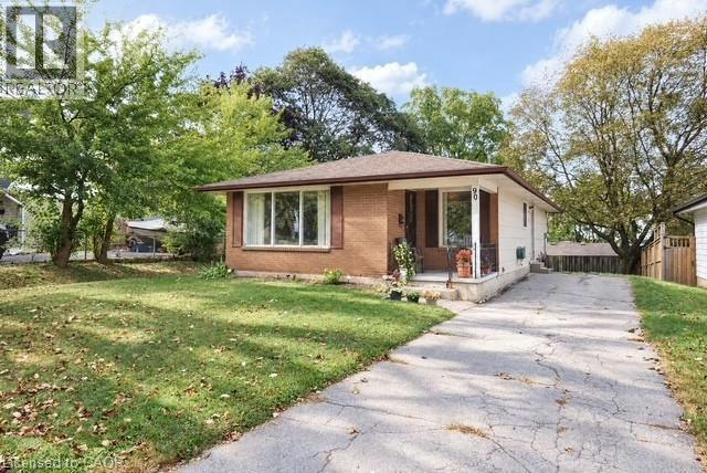 90 Pepperwood Crescent, Kitchener, ON, N2A 2R3
