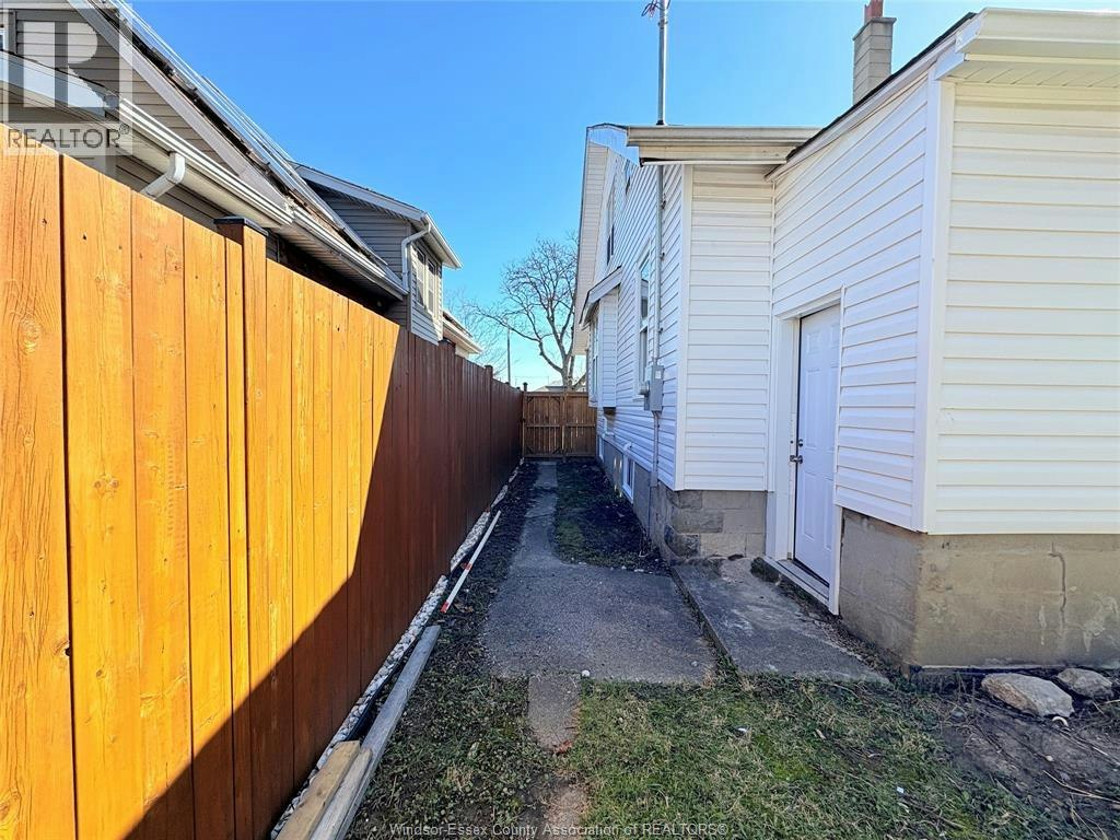 1489 Windermere Road, Windsor, ON, N8Y 3G1 - 3