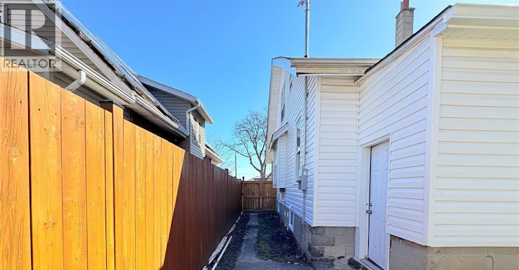 1489 Windermere Road, Windsor, ON, N8Y 3G1 - 3