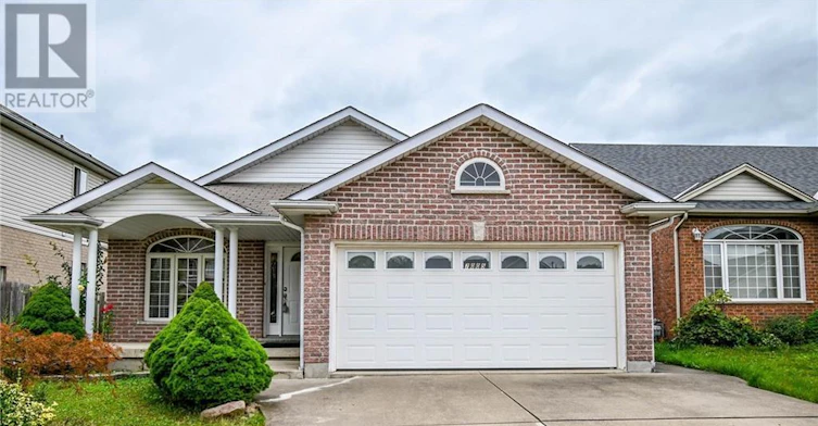 7005 Kelly Drive, Niagara Falls, ON, L2H 3J9 - 2