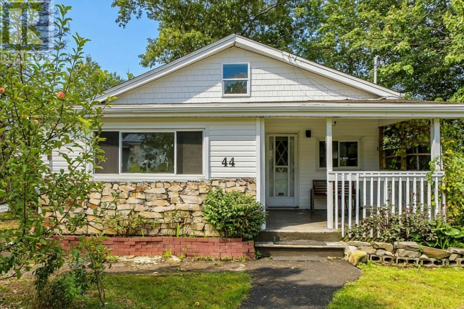 44 Courtney Road, Dartmouth, NS, B3A 4B8