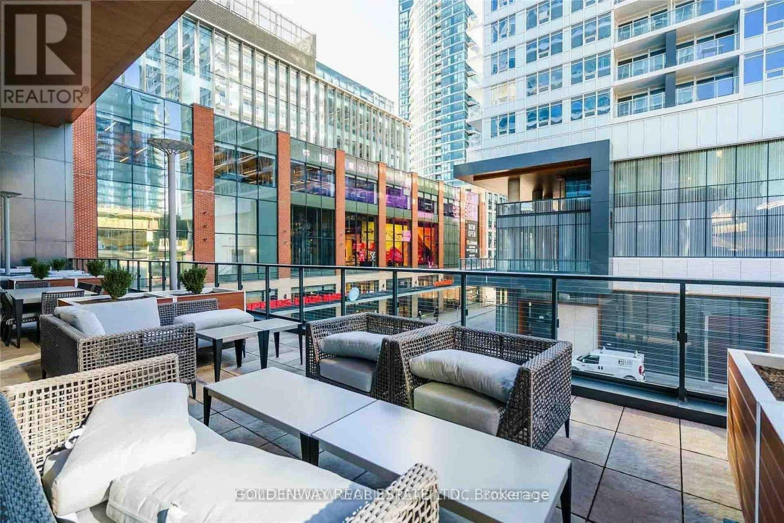 909-17 Bathurst Street, Toronto, ON, M5V 0N1 - 4