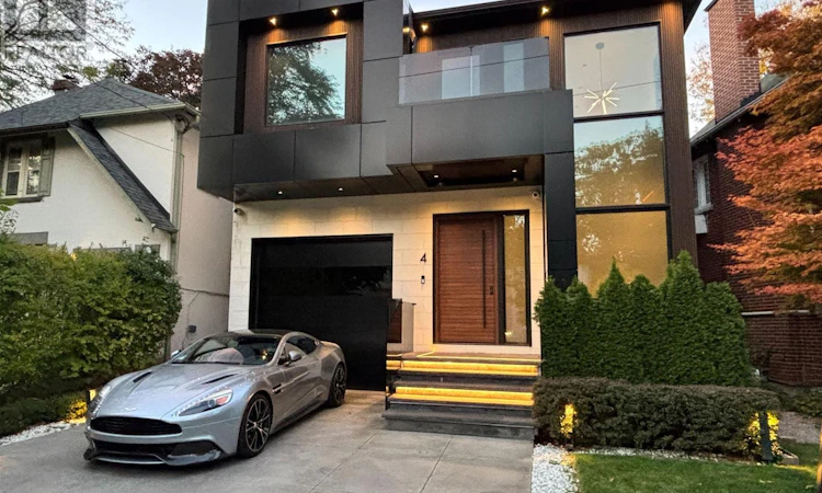 4 Douglas Crescent