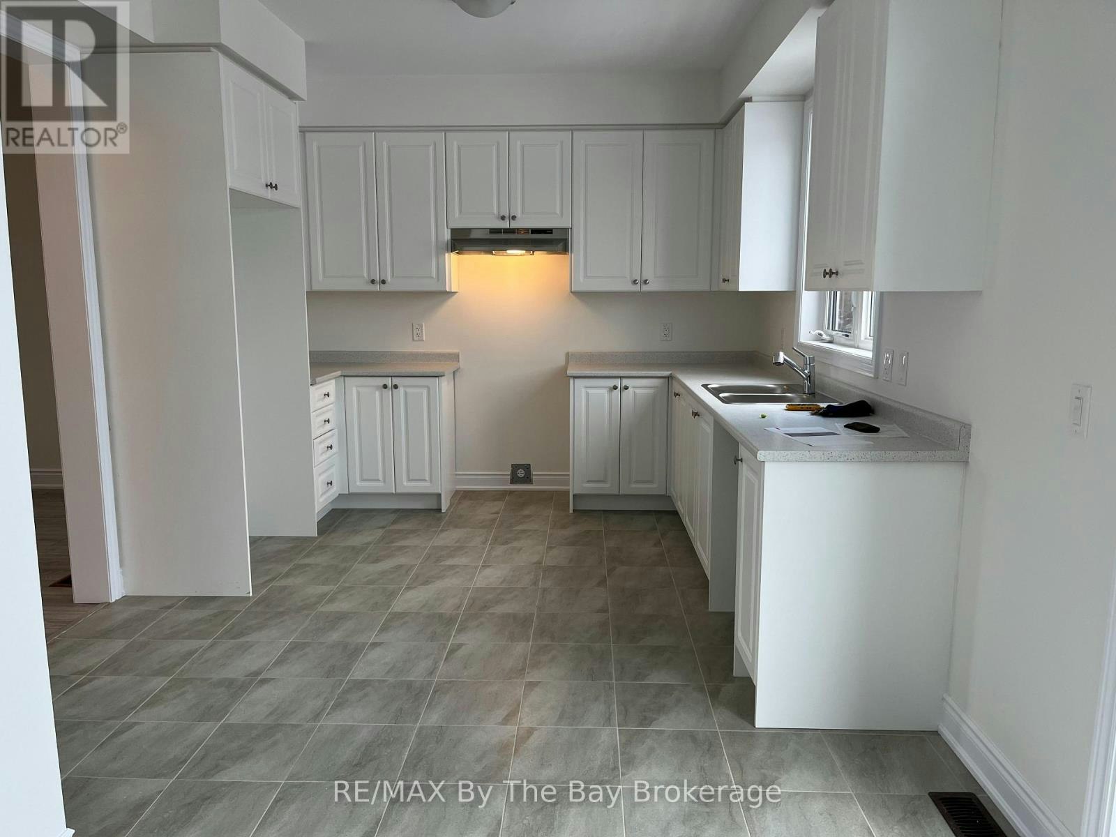 17 Carriage Lane, Wasaga Beach, ON, L9Z 0M5 - 2