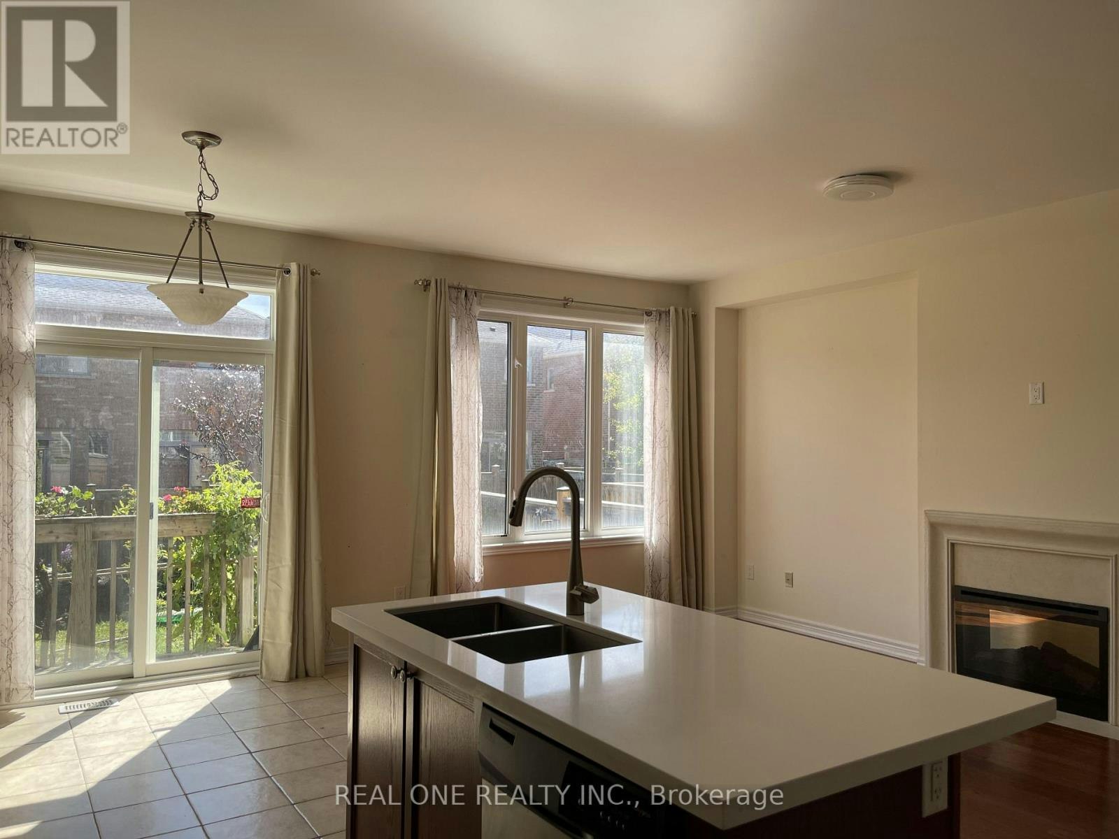 25 Paper Mills Crescent, Richmond Hill, ON, L4E 0V5 - 7