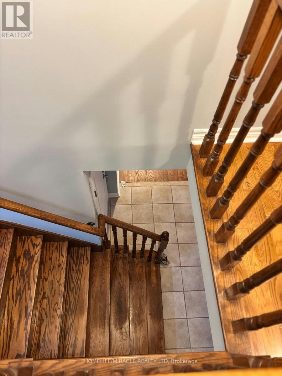 820 Othello Court, Mississauga, ON, L5W 1H2 - 2