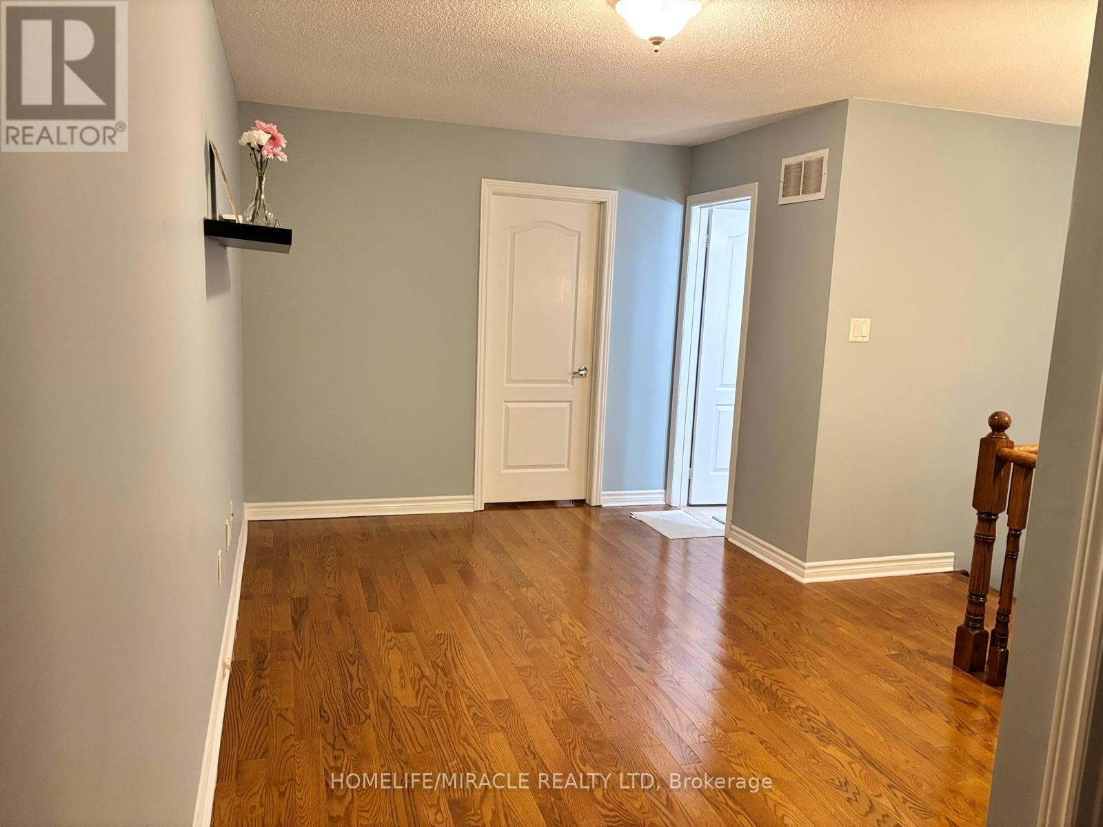 820 Othello Court, Mississauga, ON, L5W 1H2 - 4
