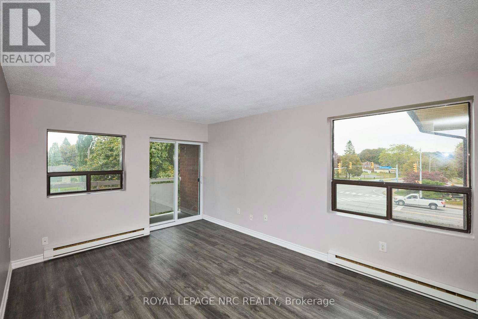 11-4839 Drummond Road, Niagara Falls, ON, L2E 6E2 - 8