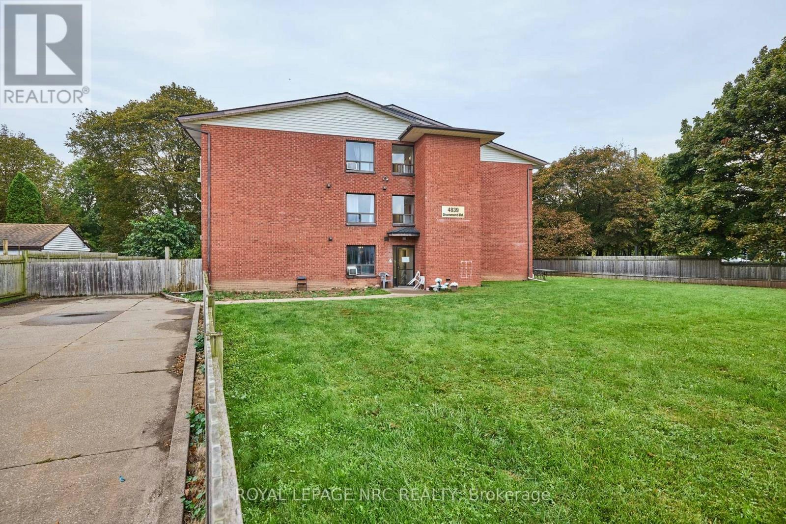 11-4839 Drummond Road, Niagara Falls, ON, L2E 6E2 - 2