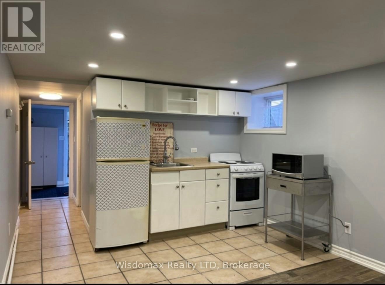 BASEMENT-426 St. Paul Street, St. Catharines, ON, L2R 3N3 - 3