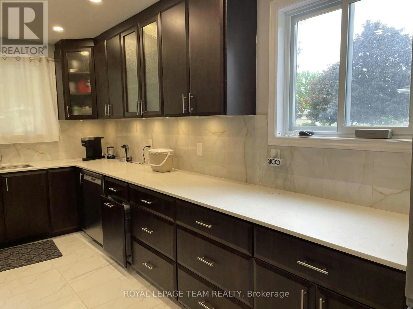 1210 Adirondack Drive, Ottawa, ON, K2C 2V3 - 11