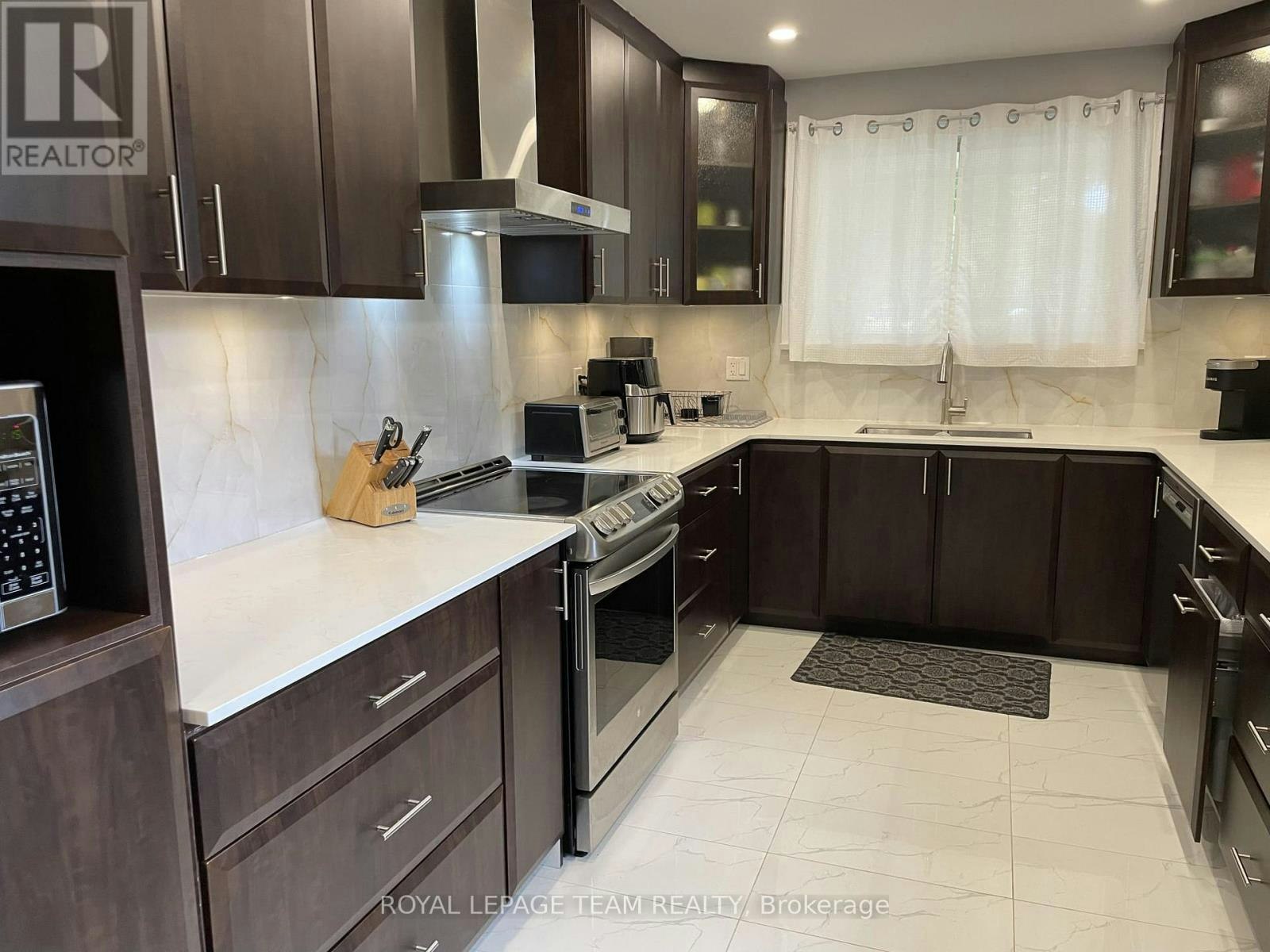 1210 Adirondack Drive, Ottawa, ON, K2C 2V3 - 12