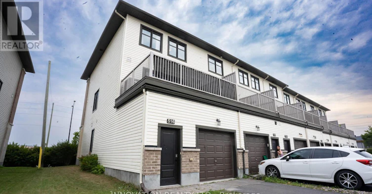 516 Silvertip Lane, Ottawa, ON, K2T 0H7 - 2