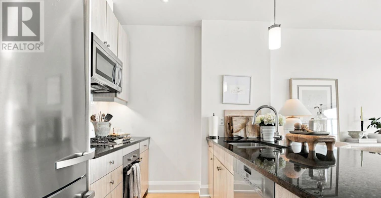 519-365 Beech Avenue, Toronto, ON, M4E 0C2 - 10