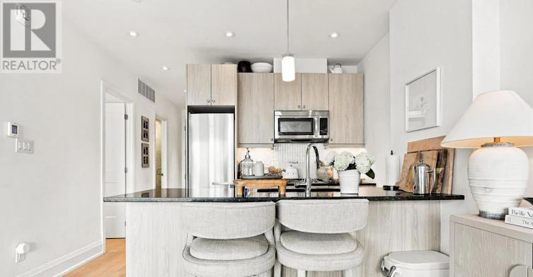 519-365 Beech Avenue, Toronto, ON, M4E 0C2 - 9