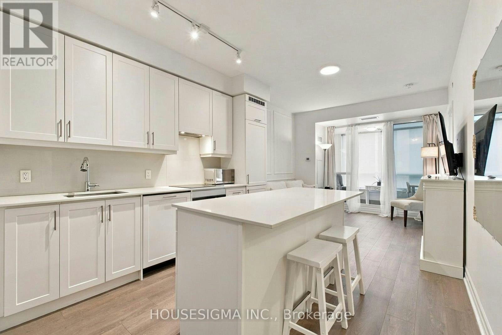 705-9085 Jane Street, Vaughan, ON, L4K 0L8