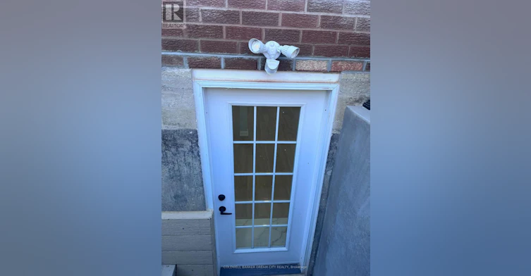 21 Hartford Trail, Brampton, ON, L6W 4K2 - 2