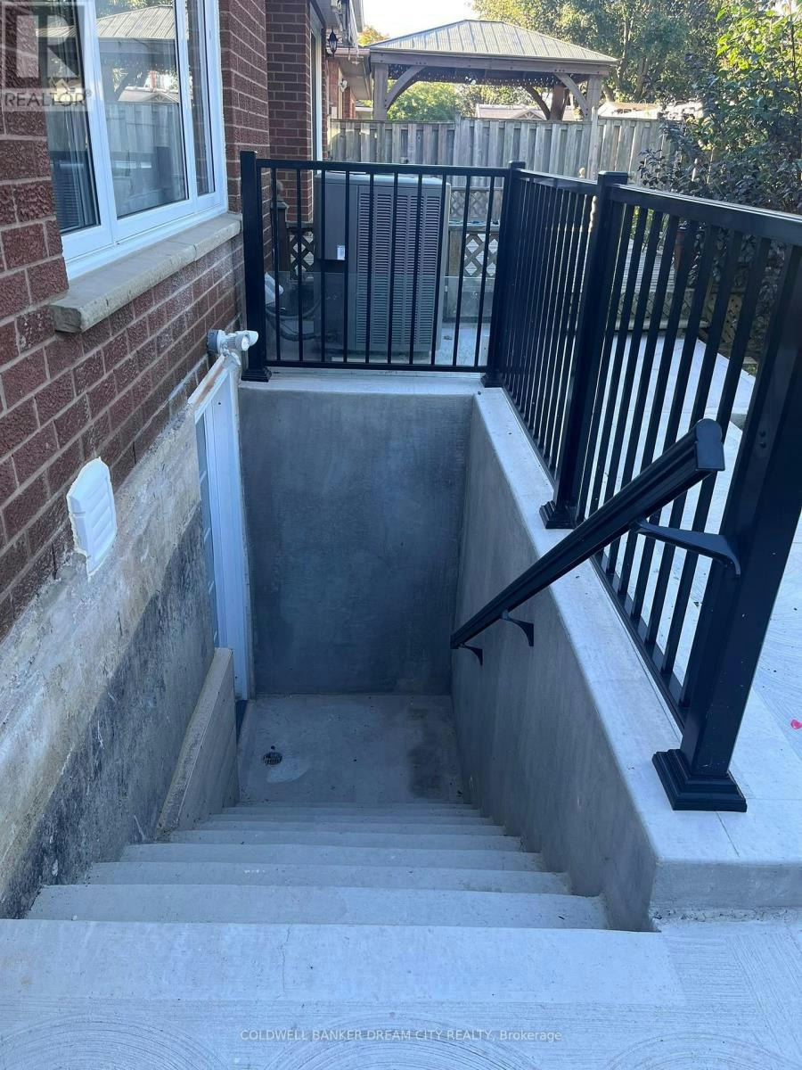 21 Hartford Trail, Brampton, ON, L6W 4K2 - 3