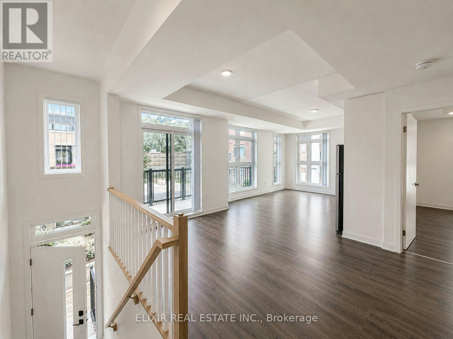 206-140 Canon Jackson Drive, Toronto, ON, M6M 0B9 - 8