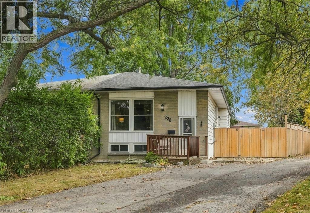 228 Golden Orchard Drive, Hamilton, ON, L9C 6J7