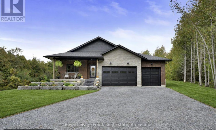663 Ford Crescent