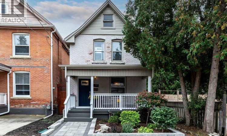 427 Jackson Street W